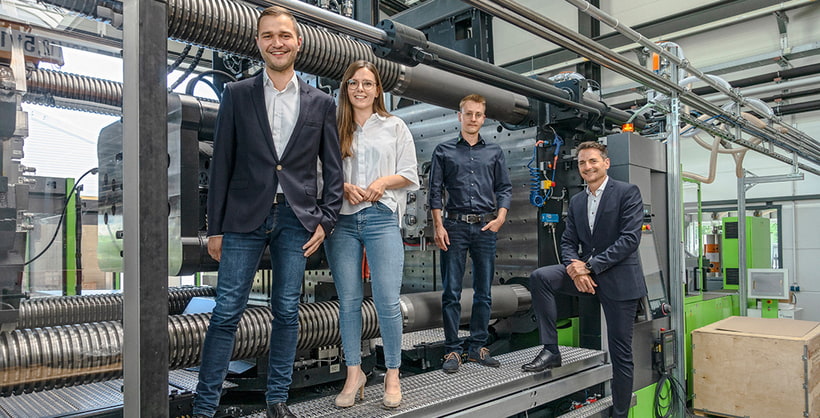 Picture shows the Zechmayr and ENGEL project team in front of an injection moulding machine in the Zechmayr technical centre.